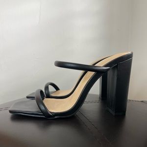 Forever 21 black heels, double strapped. Almost new! Classy size 7.5 in women’s
